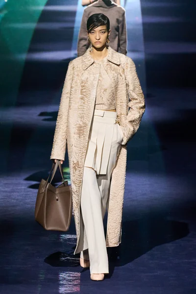Look 28